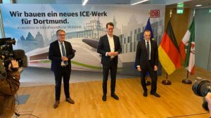 DB-Infrastrukturvorstand Ronald Pofalla, NRW-Verkehrsminister Hendrik Wüst und DB-Personenverkehrsvorstand Berthold Huber freuen sich über das neue Projekt in Dortmund.