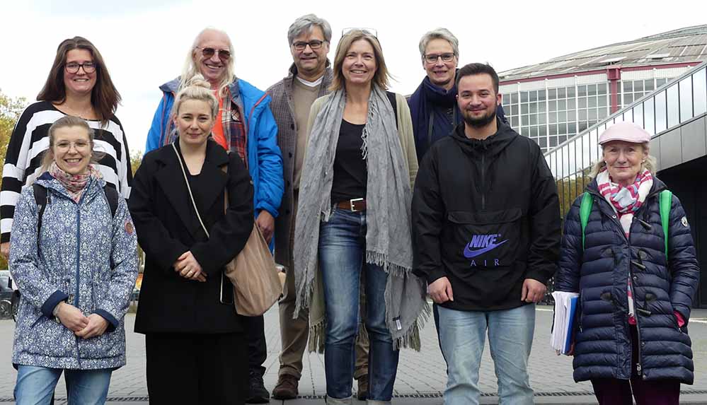 Der Ausschuss für Kinder, Jugend und Familie möchte Kindern und Jugendlichen künftig mehr Mitsprache ermöglichen. Vorne (vl): Sophie Niehaus (SJD - Die Falken), Hanna Biskoping (Naturfreundejugend), Britta Gövert (B'90/Die Grünen), Dominik de Marco (SPD), Dr. Petra Tautorat (Die Linke +) Hinten (vl): Anna Spaenhoff (Ausschussvorsitzende, SPD), Uwe Kaminski (SPD), Thomas Bahr (CDU), Ute Mais (CDU).