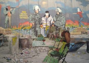Beklemmend aktuell und politisch brisant die schon 2012 in Bethlehem entstandenen Bilder aus der Serie „Wall“ von Eva Horstick,