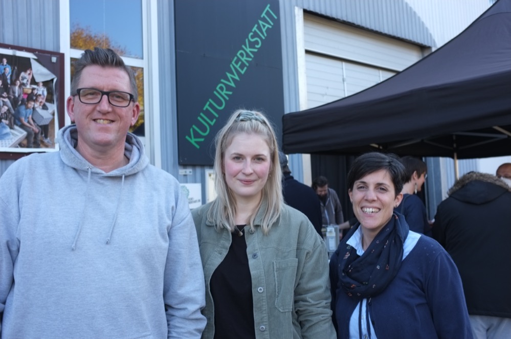 Andreas Kastner, Lucia Winter und Chiara Lio Garcia freuen sich, dass ihr lock-down-Überbrückungsidee so gut bei den Teilnehmenden ankam und so gut umgesetzt wurde.