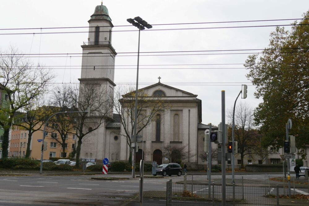 Gertrudis-Kirche am Hackländer-Platz