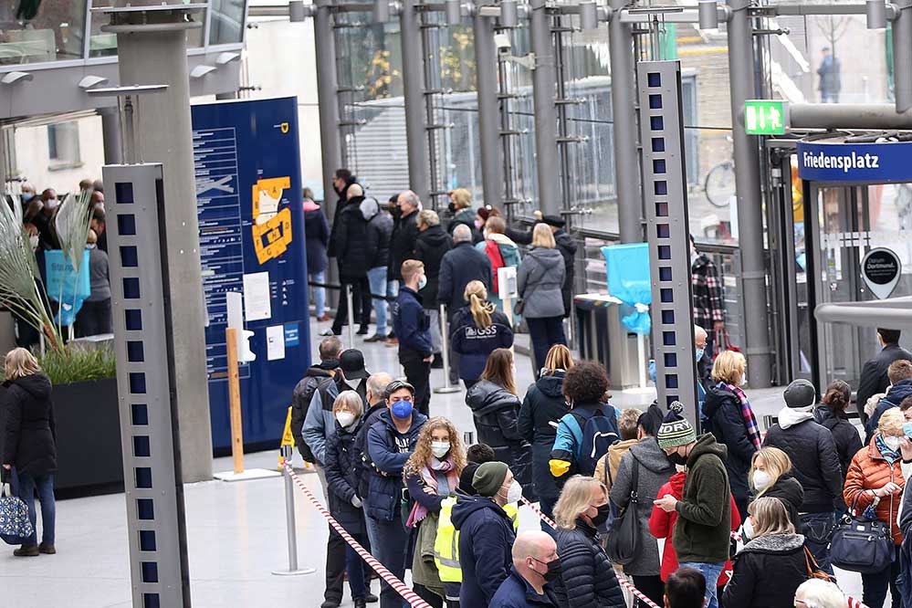 Großes Interesse besteht an der neuen Impfstelle in der Berswordthalle - wo man ohne Termin zur Impfung kommen kann.