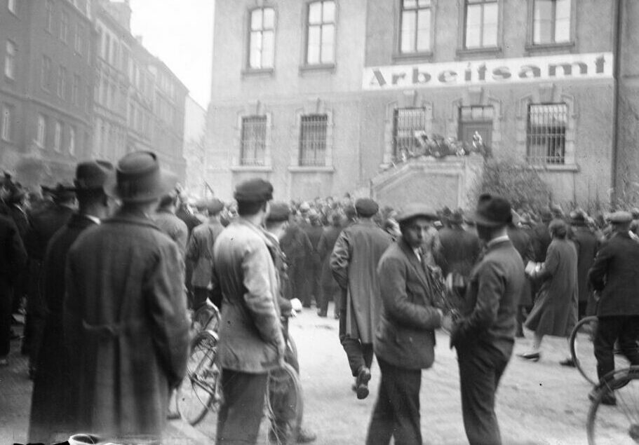 In die alte Herberge zur Heimat an der Kapellenstraße zog später das Arbeitsamt ein (Stadtarchiv Dortmund, Bestand 502-37)