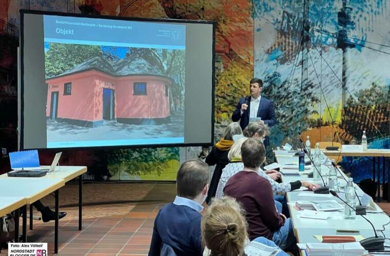 Projektleiter Stephan Wiehl von der städtischen Liegenschaftsverwaltung stellte die Planungen vor.