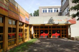 Die Johann Gutenberg Realschule in Dortmund-Hörde soll in eine vierzügige Gesamtschule umgewandelt werden. Der Betriebsbeginn könnte hier voraussichtlich zum Schuljahr 2023/24 starten.