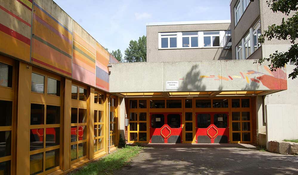 Die Johann Gutenberg Realschule in Dortmund-Hörde soll in eine vierzügige Gesamtschule umgewandelt werden. Der Betriebsbeginn könnte hier voraussichtlich zum Schuljahr 2023/24 starten.