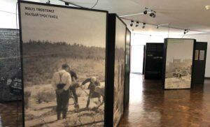 Die Ausstellung im Studio des  MKK erinnert an den Vernichtungsort Malyj Trostenez. 