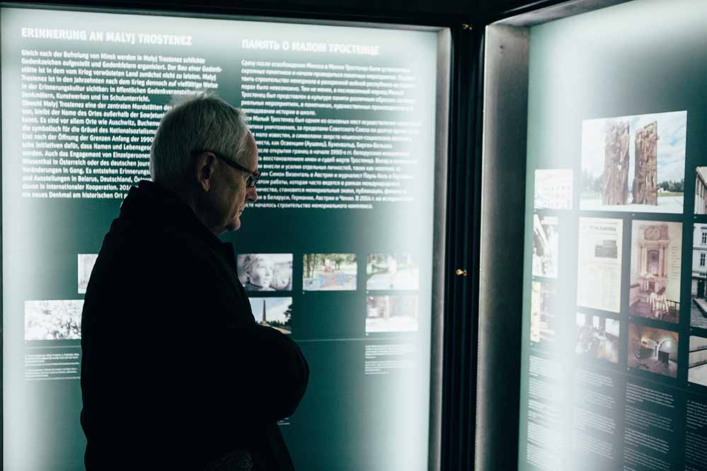 Die Ausstellung im Studio des  MKK erinnert an den Vernichtungsort Malyj Trostenez. 