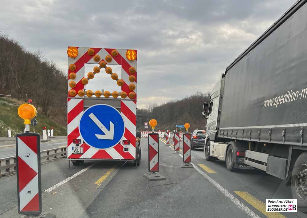 Autos und Lkw müssen massive Umwege und Staus in Kauf nehmen.