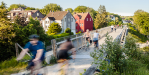 Titelbild der neuen Broschüre zur Radverkehrstrategie mit den Velorouten.