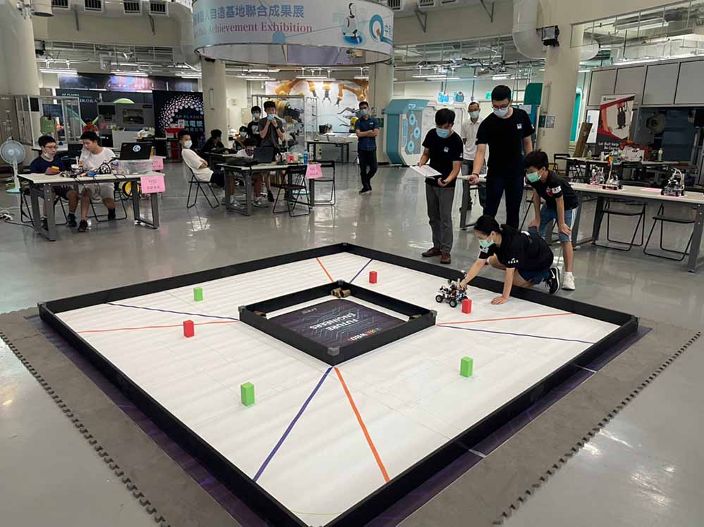 Die World Robot Olympiad: Neue Kategorie „Future Engineers“ begeistert Jugendliche durch autonomen Roboterauto-Parcours.