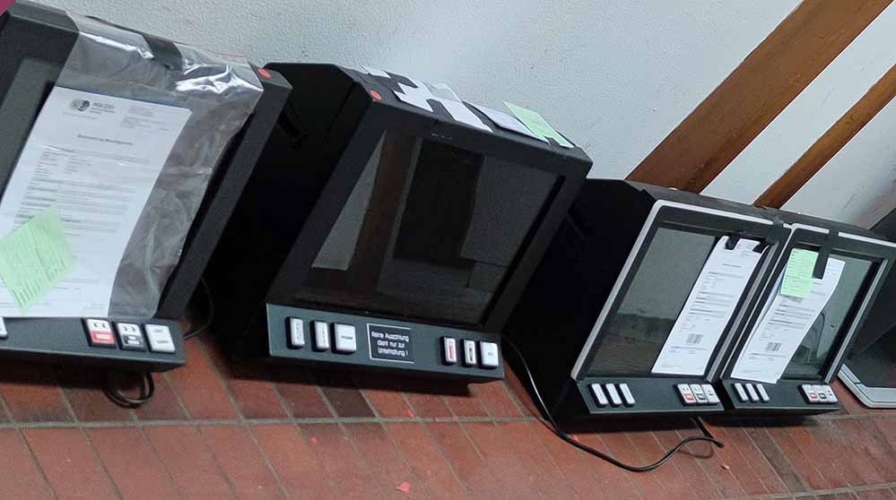 Polizei und Ordnungsamt stellten zehn manipulierte Spielautomaten in der Nordstadt sicher.
