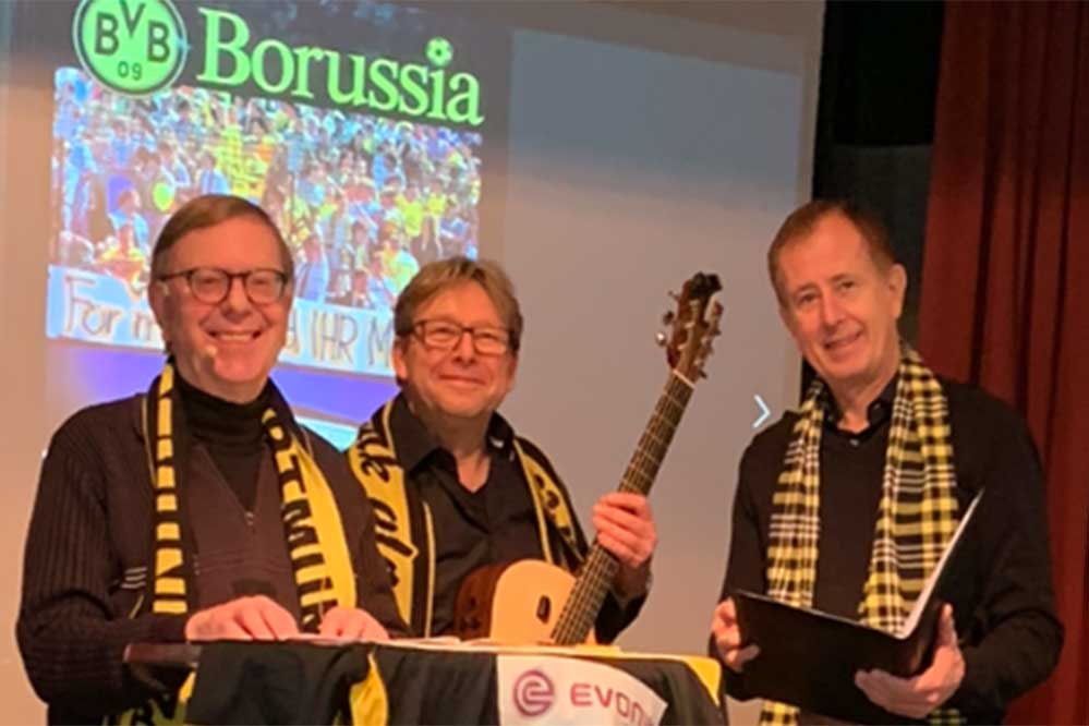 Bild von der Konzertlesung in der Deusenkirche vor einigen Wochen. v.l. Gerd Kolbe, Matthias „Kasche“ Kartner und Jochen Meschke.