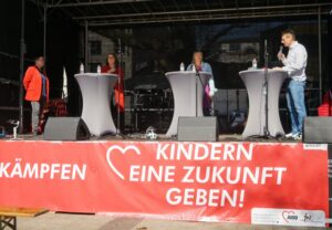 Moderiert von Christoph Tiegel, sprachen Dortmunds Sozialdezernentin Birgit Zoerner, Lucie Tonn vom Kompetenzzentrum Kinderschutz und Anja Butschkau über Kinderarmut. 