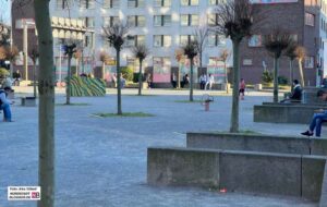 Schön ist anders: Der Mehmet-Kubaşık-Platz tut sich nicht gerade mit einer hohen Aufenthaltsqualität hervor.