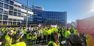 Im Tarifbereich Gas-, Wasser- und Elektrizitätsunternehmen haben die Beschäftigten am Donnerstag einen Warnstreik gemacht. 