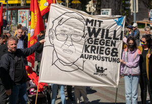 Hommage an Willi Hoffmeister beim Ostermarsch 2022 in Dortmund