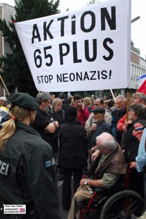 Unvergessen ist der Aufruf „65plus“, mit dem im Herbst 2008 unter dem Motto der Senior:innen „Wir haben es erlebt! Nie wieder!“ gegen den aufkommenden Neonazismus demonstriert wurde.