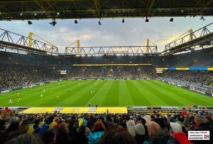 Die Fans aus der Ukraine konnten im Stadion bei Benefizspiel BVB gegen Kiew unbeschwerte Stunden genießen.