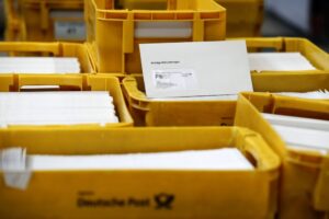 Die Deutsche Post verschickt in dieser Woche allein in Dortmund 405.000 Wahlbenachrichtigungen. 