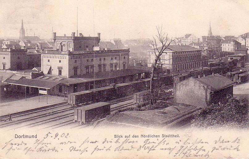 Blick über den Bahnhof zum "nördlichen Stadtteil" mit Josephskirche im Hintergrund links (Sammlung Klaus Winter)