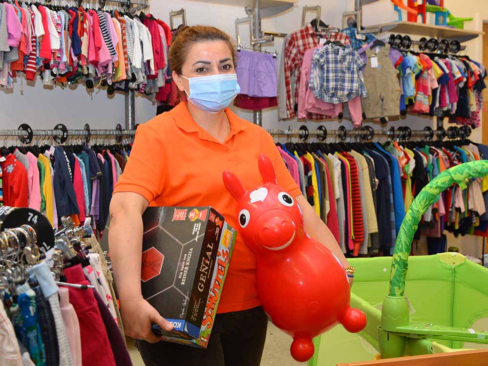 Die Kinderabteilung des Sozialkaufhauses „Jacke wie Hose“ der Diakonie freut sich über Nachschub.