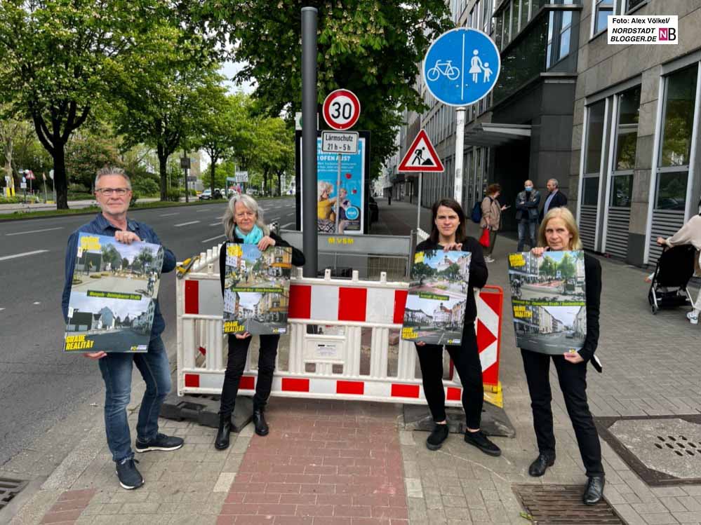 Der Radweg endet in einer Sackgasse - Realität in Dortmund. Dagegen setzen diese Politiker:innen „Grüne Visionen für graue Realitäten“.