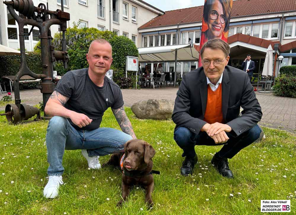 Ein Foto fürs Familienalbum. Toto und Hanni mit Minister.
