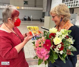 Von demokratischen hin Fraktionen gab es Geschenke zum Abschied für die Stadträtin.