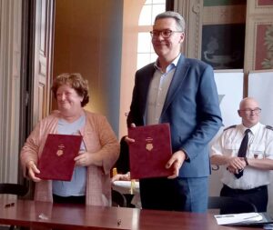 Bürgermeisterin Brigitte Fouré und OB Thomas Westphal erneuerten die Partnerschaftsverträge.