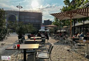 Die Sonne scheint und die Straßencafés füllen sich - das ruft auch Taschendiebe auf den Plan.