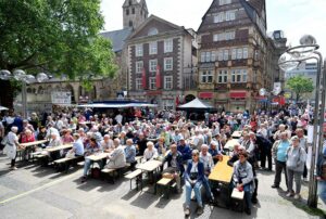 Auf dem Alten Markt wird zum Auftakt wieder gemeinsam gesungen.