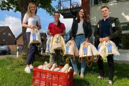 Help and hope verteilt 990 Schulstarter-Pakete an Dortmunder Grundschulen