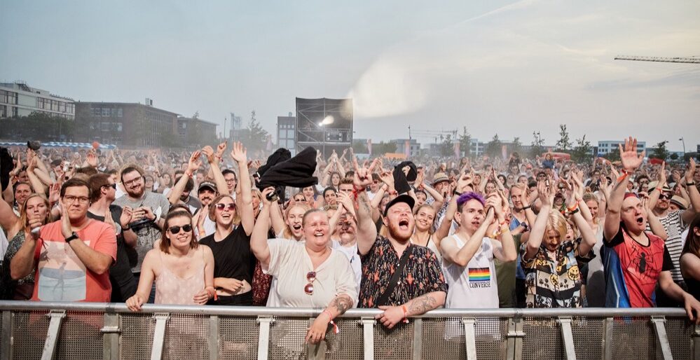 Glückliche Gesichter trotz glühender Sommerhitze. Das SommerFHestival der FH Dortmund bot musikalisch einiges auf.