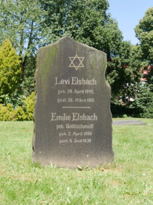 Grabstein auf dem Friedhof am Hörder Kampweg