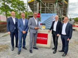 v.l.n.r.: Martin Wibbe (CEO Materna-Gruppe), Helmut an de Meulen (Gründer und Gesellschafter Materna-Gruppe), Thomas Westphal (Oberbürgermeister Dortmund), Dr. Winfried Materna (Gründer und Gesellschafter Materna-Gruppe), Benjamin Sieber (Geschäftsführer Gerber Architekten).