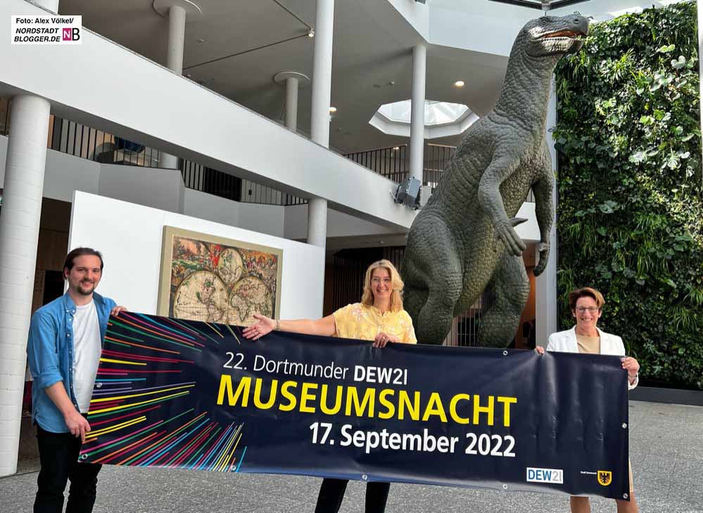 Freuen sich auf die neue Auflage: Maurice Rotzoll (Agentur konzeptschmiede-do), Dr. Dr. Elke Möllmann (Geschäftsbereichsleiterin Dortmunder Museen) und Heike Heim (Vorsitzende der DEW21 Geschäftsführung).