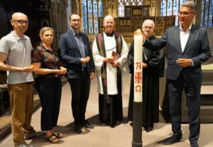 Ökumenischer Gottesdienst für Unbedachte in der Evangelischen Stadtkirche St. Reinoldi (v.l.): Uwe Schrader (Ev. Stadtkirche St. Reinoldi), Stephanie Faulhaber-Manns (Katholische Stadtkirche), Reinoldikantor Christian Drengk (Orgel), Pfarrer Ansgar Schocke (Katholische Stadtkirche), Pfarrer Michael Küstermann (Ev. Stadtkirche St. Reinoldi) und Oberbürgermeister Thomas Westphal (Stadt Dortmund).