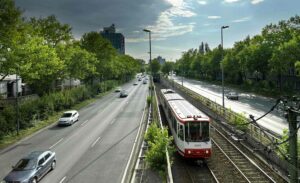 DSW21 - Stadtnahnlinie U 47 nach Aplerbeck - oberirdisch neben der Bundesstraße 1