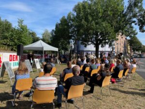 An der Veranstaltung zum Gedenken der ermordeten Dortmunder Sinti:zze und Rom:nja nahmen rund 100 Menschen teil.