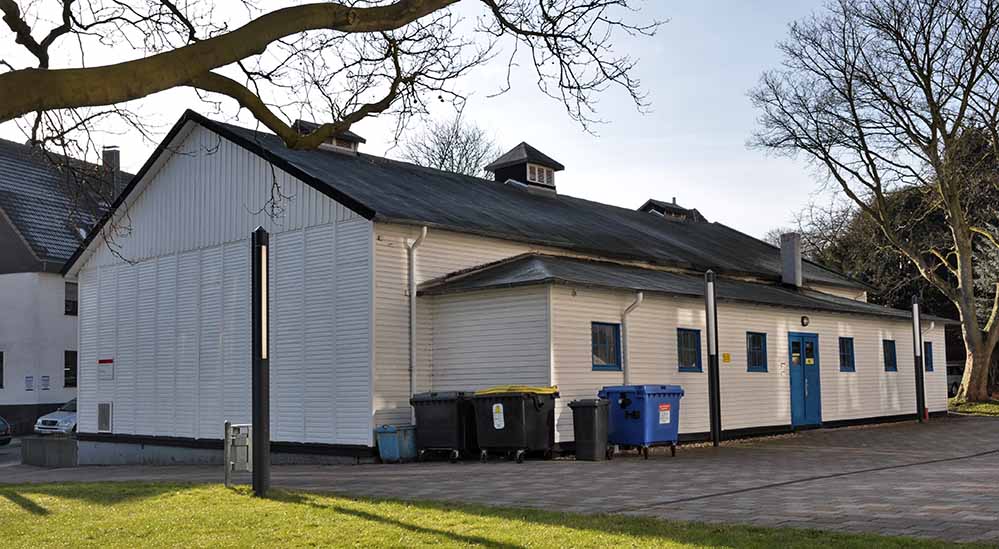 Die Holzturnhalle an der Hörder Straße 29 in Brackel wurde im August 1922 in Betrieb genommen.