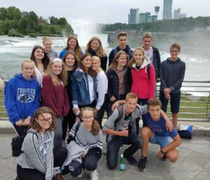 Die Reise beginnt mit einem fünftägigen New York-Besuch - hier ein Abstecher zu den Niagara-Fällen der Gruppe im Jahr 2018.