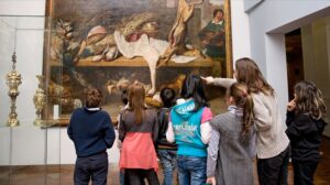 Zahlreiche Führungen in den Museen richten sich inbesondere an Kinder, unter anderem im Museum für Kunst und Kulturgeschichte und im Westfälischen Schulmuseum.