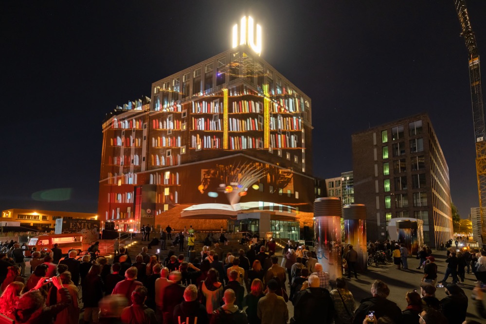 Das Dortmunder U lädt bis in die Nacht zu einem spektakulären 3D- Videomapping an der Außenfassade des Dortmunder U ein.