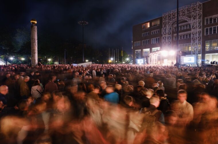 Zur 22. Dortmunder DEW21- Museumsacht verwandelt sich der Friedensplatz zur Showbühne. Schon tagsüber erwartet Besucher*innen ein besonderes Programm aus Mitmach-Aktionen, Vorführungen und Gastronomieangeboten.