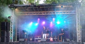 Die Band Just4Oldies spielte zum Auftakt des Gartenfestes am vergangenen Freitag im Park von Haus Wenge.