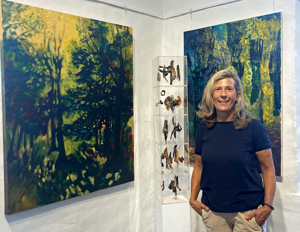 Die Lüdenscheider Künstlerin Gabriele Püttmann stellt im Torhaus Rombergpark ihre Malerei sowie Plastiken aus.