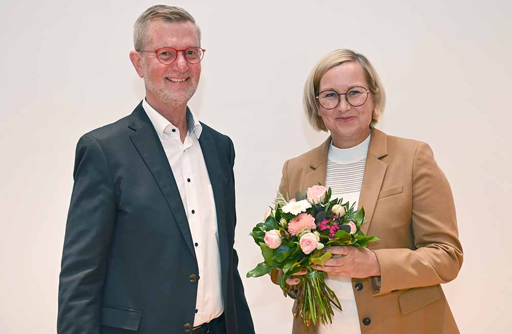 Die Hochschulwahlversammlung der FH Dortmund hat Prof. Dr. Tamara Appel zur neuen Rektorin gewählt. Guido Baranowski, Vorsitzender des Hochschulrats, gratuliert ihr.