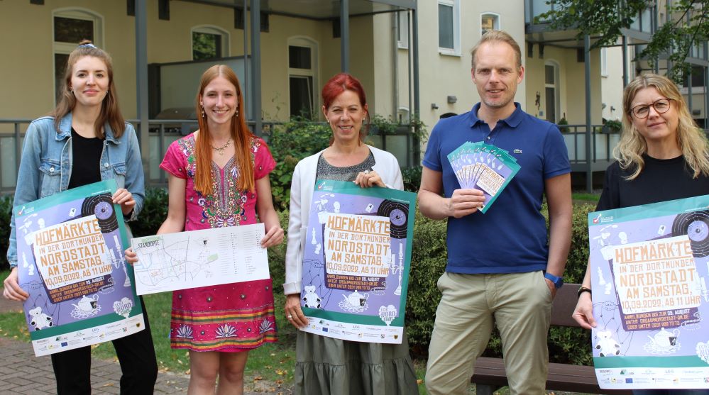 Lisa Faulenbach (Quartiersmanagement Nordstadt, Julia Kuhmann (Quartiersmanagement Nordstadt), Esther Okunick (Sparbau Stiftung), Sebastian Kröger (Amt für Stadterneuerung) und Tanja Meier (DOGEWO) (v.li.)