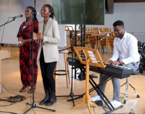 Die Living Worshippers brachten die Gottesdienstgäste in der Lutherkirche zum Tanzen.